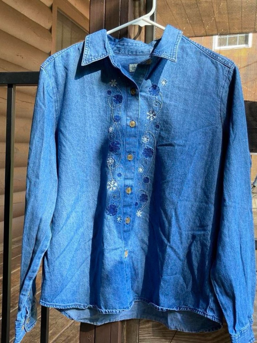 Women’s Medium Classic Elements Blue Button Down Shirt